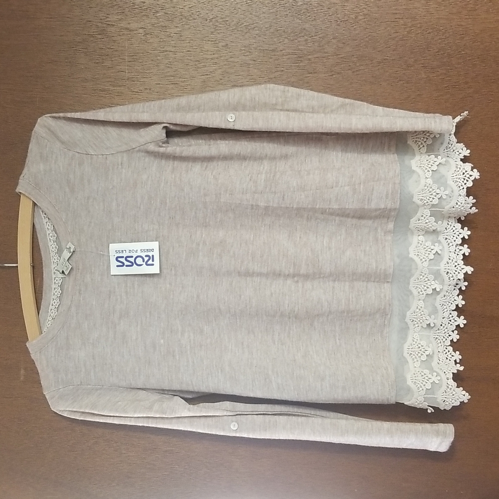 ⚡️NWT Cute Tan & Lace shirt